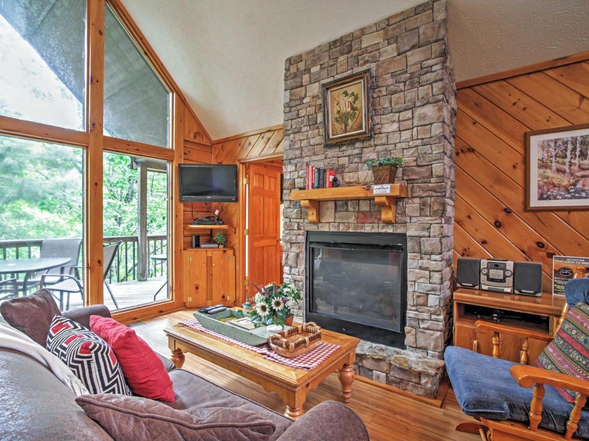 Idyllic Cabin With Hot Tub Less Than 2 Mi To Dollywood! Севьервилл Экстерьер фото